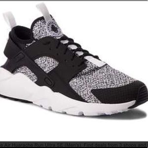 Nike Air Hurache Run Ultra SE